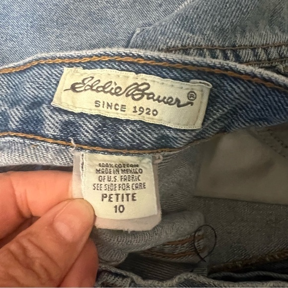 Eddie Bauer distressed Jean shorts with frayed hem, 💯% cotton, 10P - Picture 5 of 6